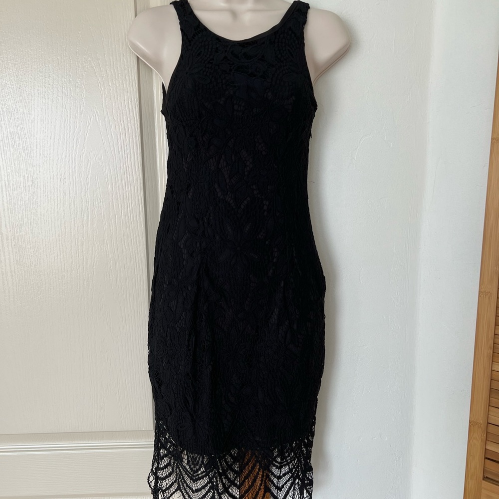 Lace dress in black
